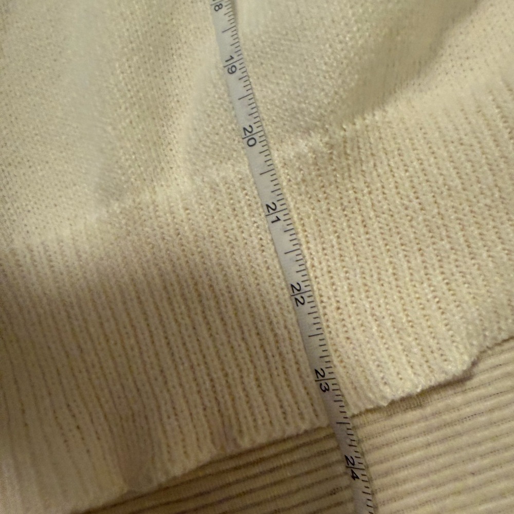 Le Lis Cream Knit Sweater L Large Drop Shoulder Stitch Detail Cozy Neutral Top - Picture 4 of 6